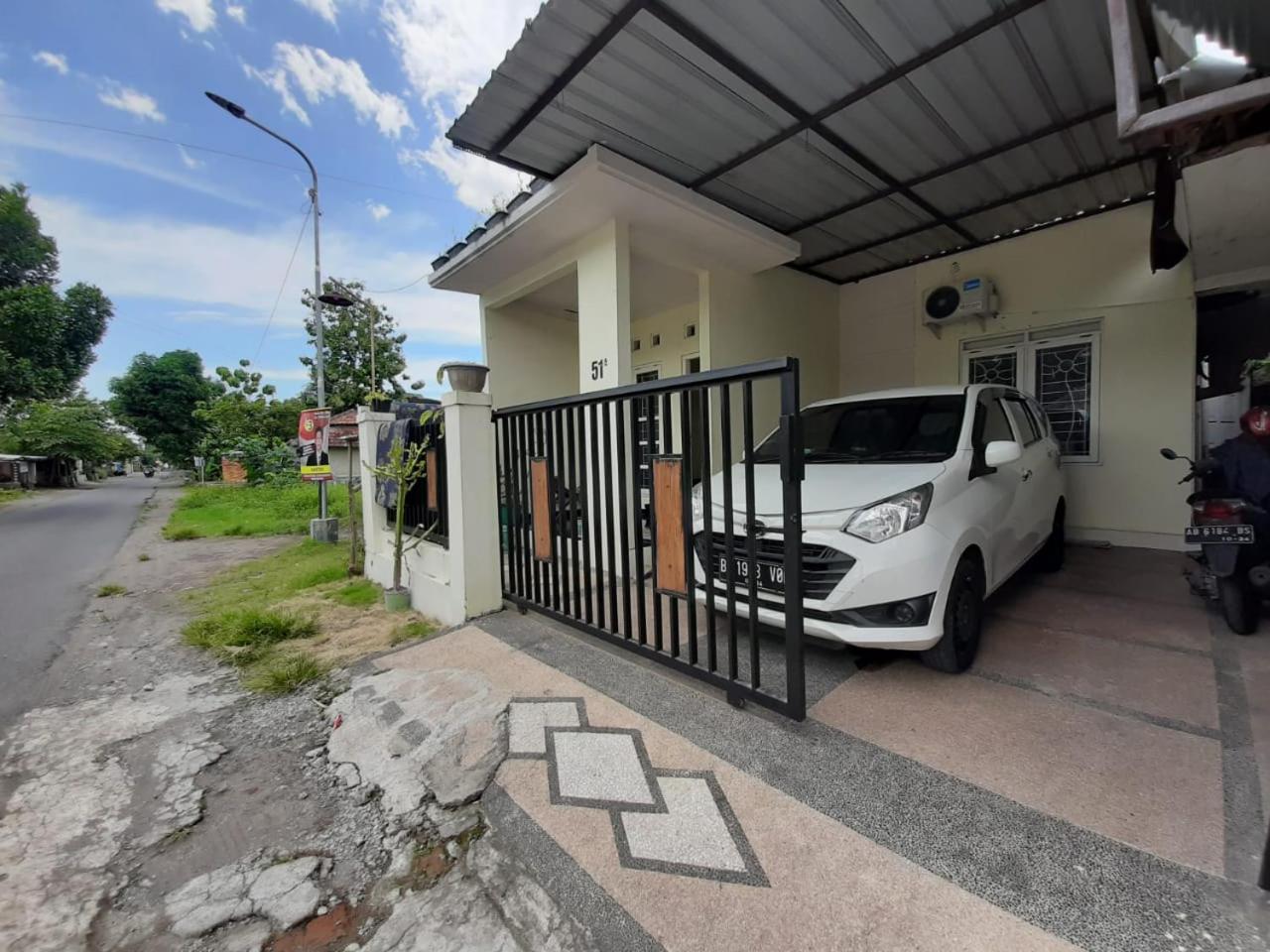 Okj Homestay Syariah Gondowulung 外观 照片